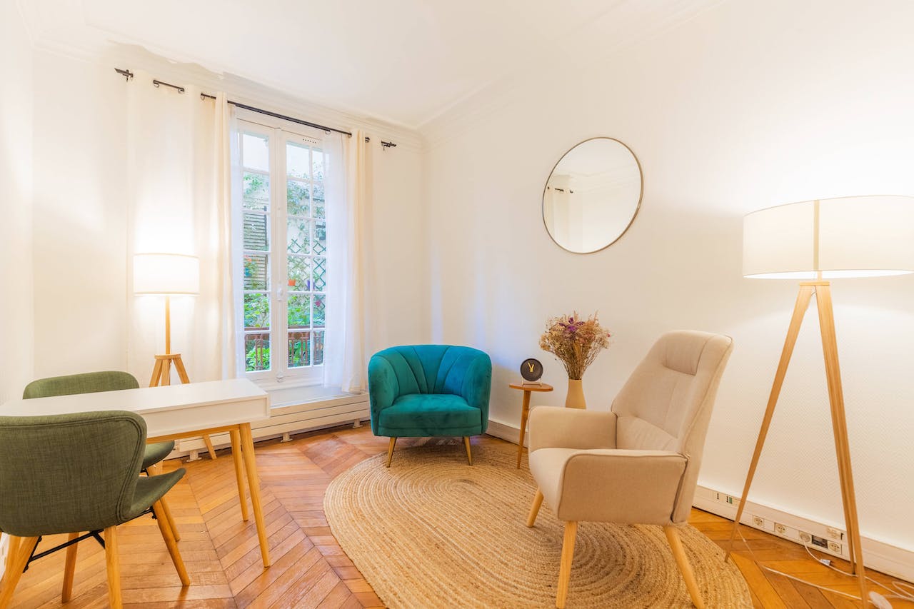 Psychotherapy practice in central Paris
